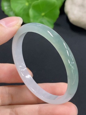 F44306980 翡翠手镯 圈口46.5 货品总重约13.68g