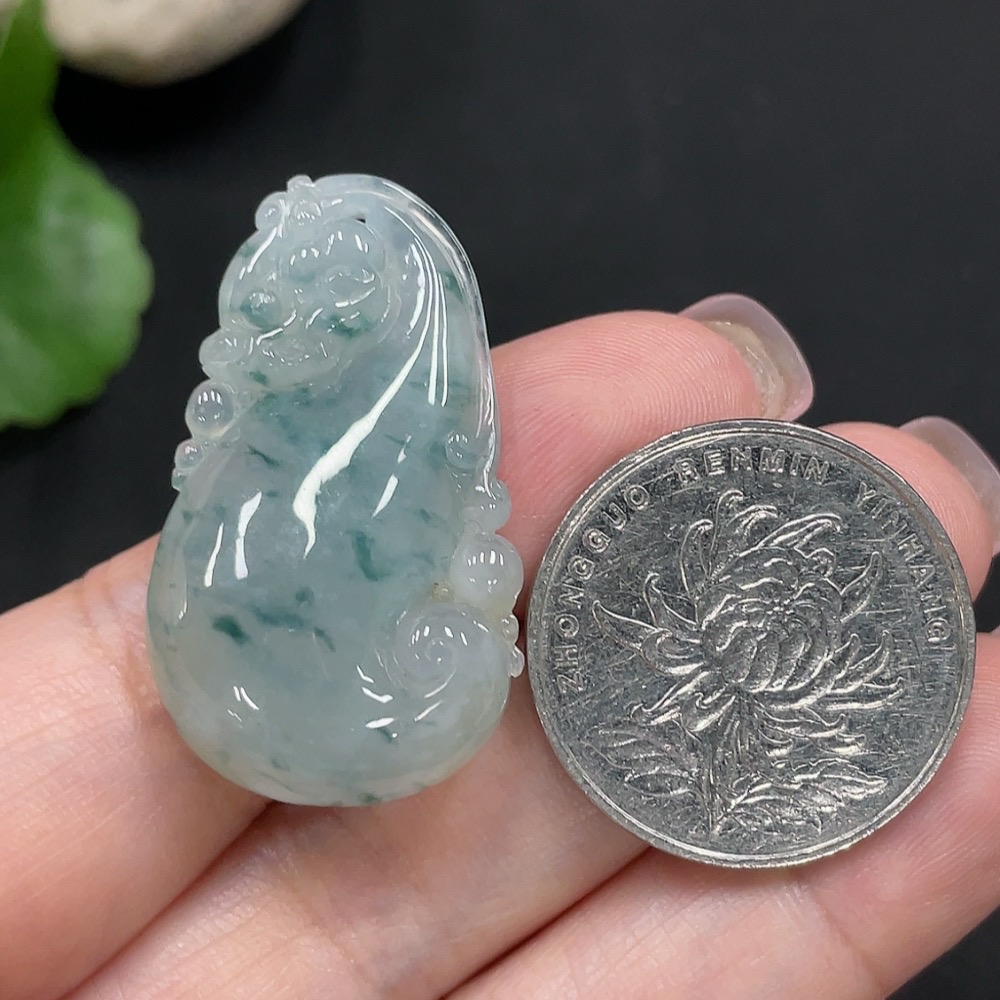 F20281237 Jadeite Fushou pendant Total weight: 8.590g