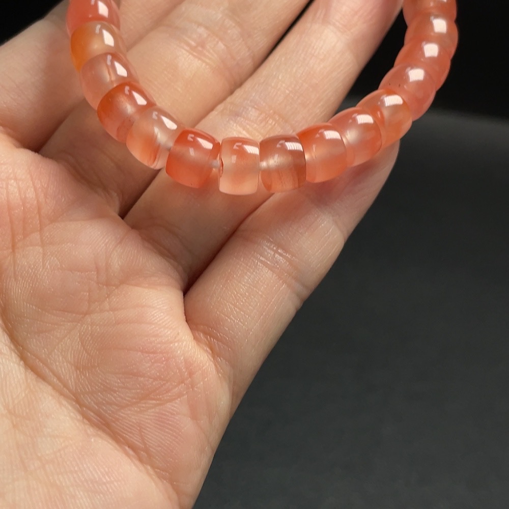 C29341443 South Red Agate Bracelet, approx. 8.3mm, total weight about 21.11g, visible organic matter