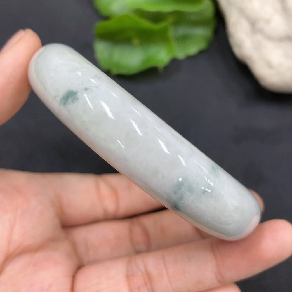 F17898423 Jadeite Regular Bangle, Loop Size 58.7, Containing Other Mineral Components, Total Weight 67.922g