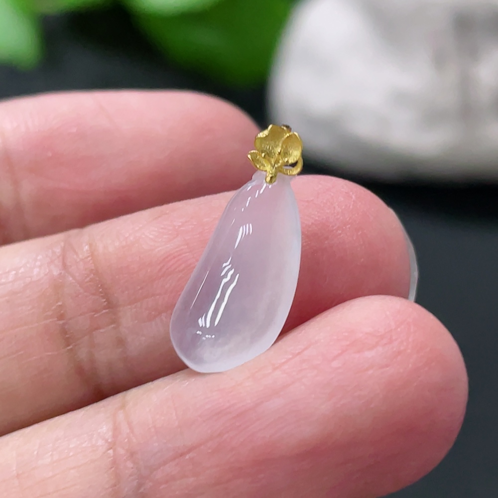 F33935580 Jadeite Auspicious Melon Pendant with 18K Gold Clasp, Total Weight Approx. 0.75g