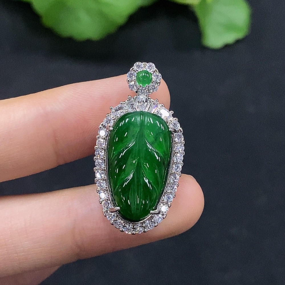 F30471470 Jadeite Leaf Inlaid Pendant Non-Gold Inlaid Total Weight Approximately 5.65g
