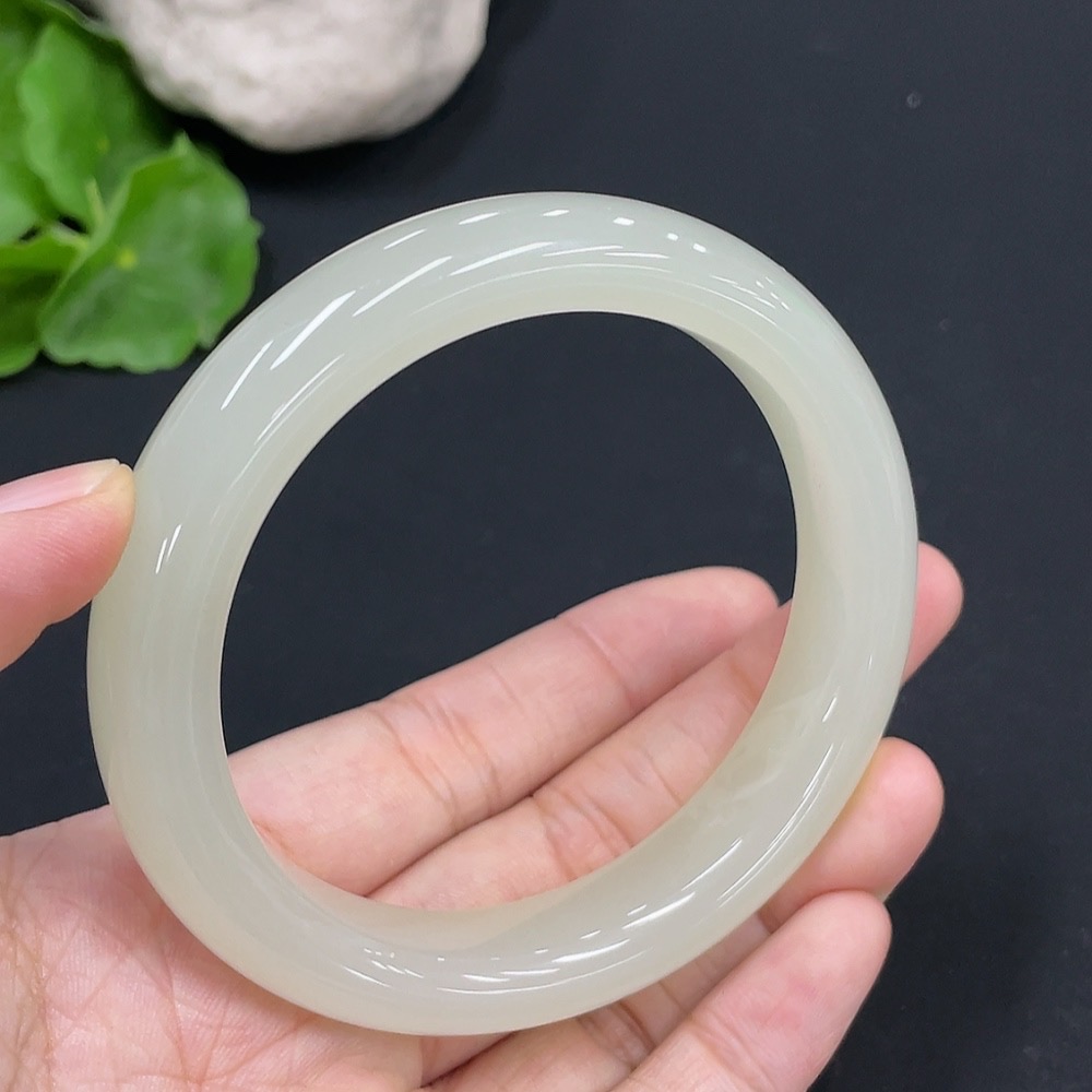 H28245566 Hetian Jade Round Bracelet Size 58.2 Total Weight Approx. 61.9g