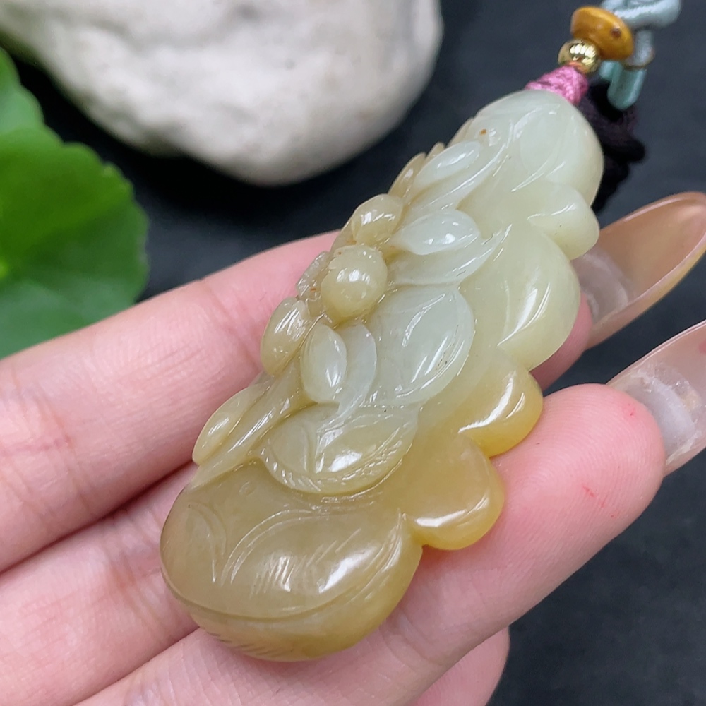 H32823686 Hetian Jade Pendant Lotus
