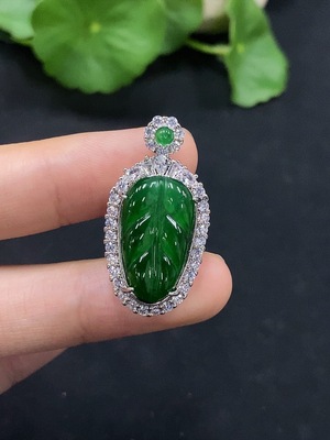 F30471470 Jadeite Leaf Inlaid Pendant Non-Gold Inlaid Total Weight Approximately 5.65g