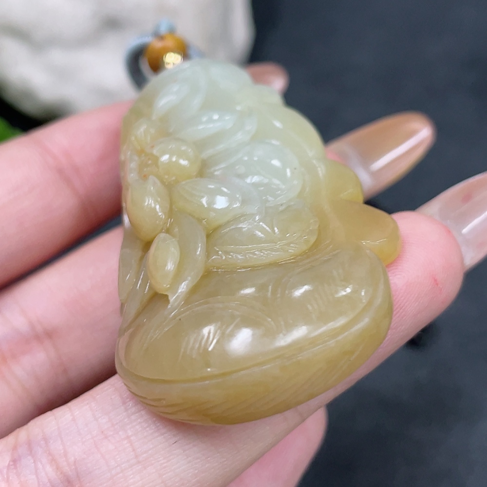 H32823686 Hetian Jade Pendant Lotus