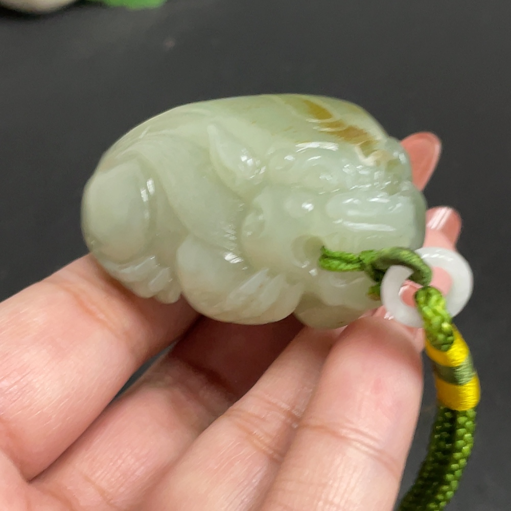 H34054813 Hetian Jade Seed Material Handheld Piece Auspicious Beast