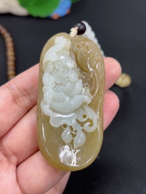 H45410996 和田玉挂件 花开富贵 货品总重约【含链】89.7g