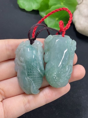 F46548650 翡翠玉米挂件 货品总重约60.84g