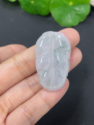 F41934157 翡翠挂件叶子 货品总约重5.68g