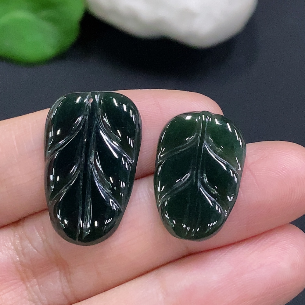 F26937964 Jadeite Leaf Pendant Sell as a Lot