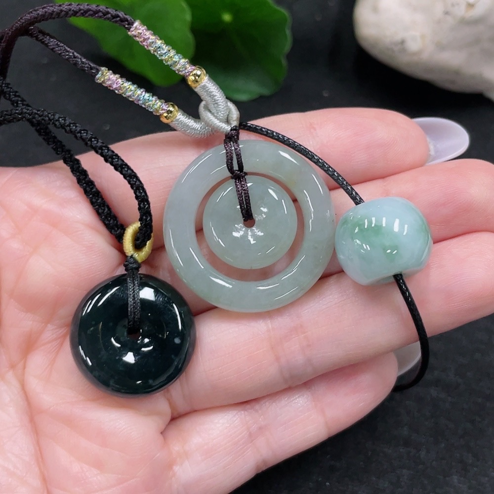F33873101 Jadeite Pendants Sell as a Lot