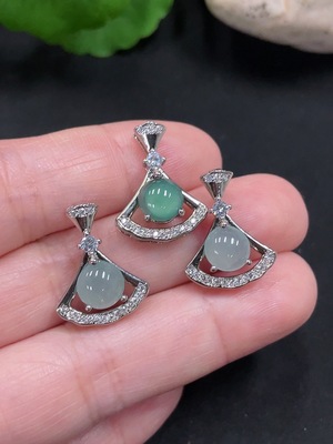 F36221938 Jadeite Pendants Sell as a Lot (Non-Gold Inlaid)