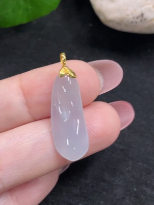 F32774014 Jadeite Blessing Melon Pendant in 18K Gold (Approx. Total Weight: 1.9g)