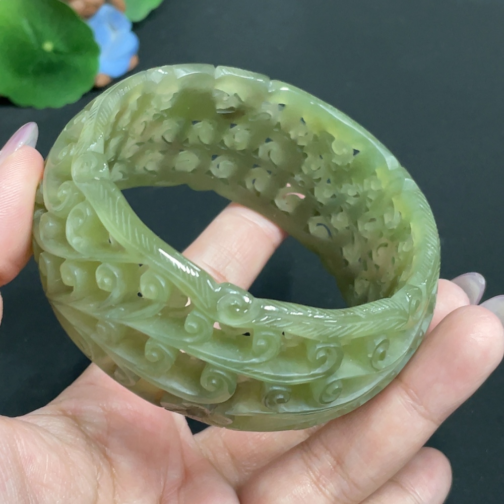 H33862807 Hetian Jade Carved Flower Bracelet (Circumference 68, Total Weight Approx. 105.7g)