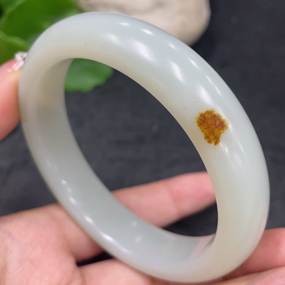 H34979385 Hetian Jade Round Bracelet Size 59.7 Total Weight Approx. 64.8g Color Origin Undetermined Contains Other Mineral Components