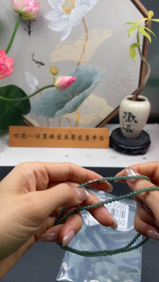 F35123960 Jadeite bead necklace, non-gold inlaid, total weight approximately 13.1g, bead size about 3.3mm