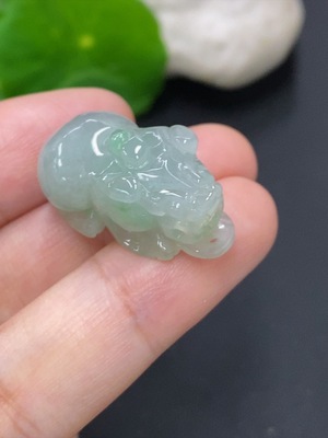 F46557740 翡翠貔貅挂件 货品总重约8.6克
