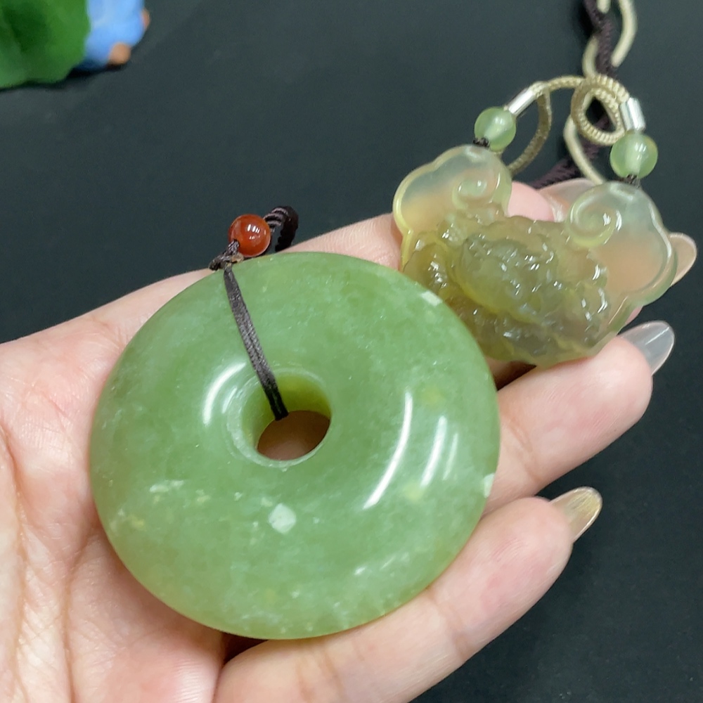 H31659723 Xiuyu (Serpentine Jade) Pendant   Blossoming Wealth   Peace Knot