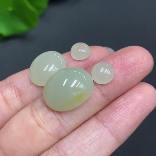H16784404 Hetian Jade Egg Pendant, Total Weight Approx. 4.8g