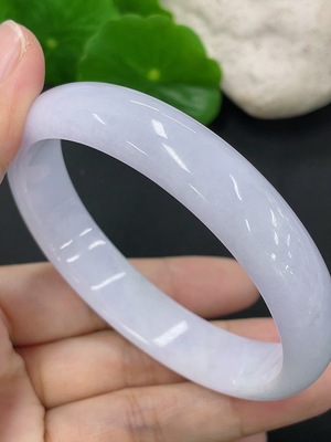 F41935174 翡翠贵妃手镯 圈口57.3/51mm 货品总约重40.4g