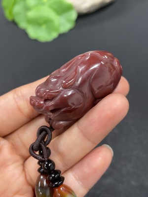 H42954337 紫绿玛瑙挂件 瑞兽  货品总重约（含绳）36.7g