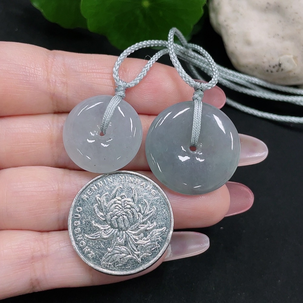 F34033558 Jadeite Peace Knot Pendant