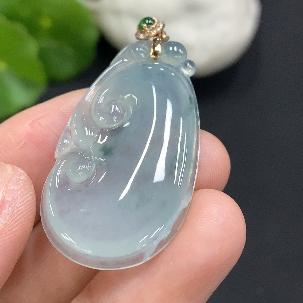 F32701987 Jadeite Ruyi Pendant with 18K Gold Bail Total Weight Approx. 6.7g (Diamond Accent)(Cracked)