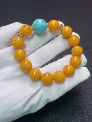 C34990455 Amber Beeswax Bracelet with Larimar, Suspected Gold-Plated (Marked in Red), No Other Marks, Surface Gold Content Tested at Au65%, Total Weight Approx. 27.68g, Size ~13.7mm