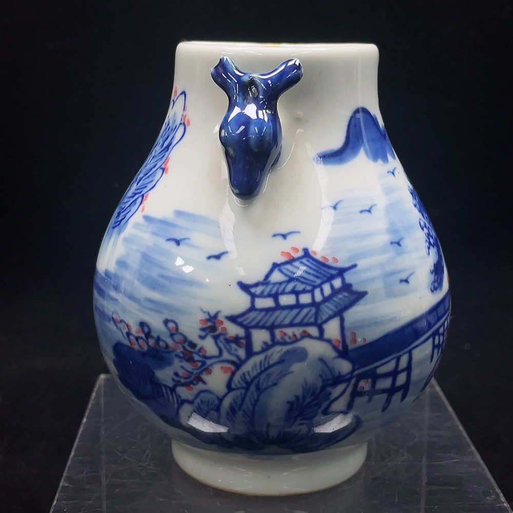 W32764415 Modern blue and white deer-head vase ceramic, intact, size as per actual item