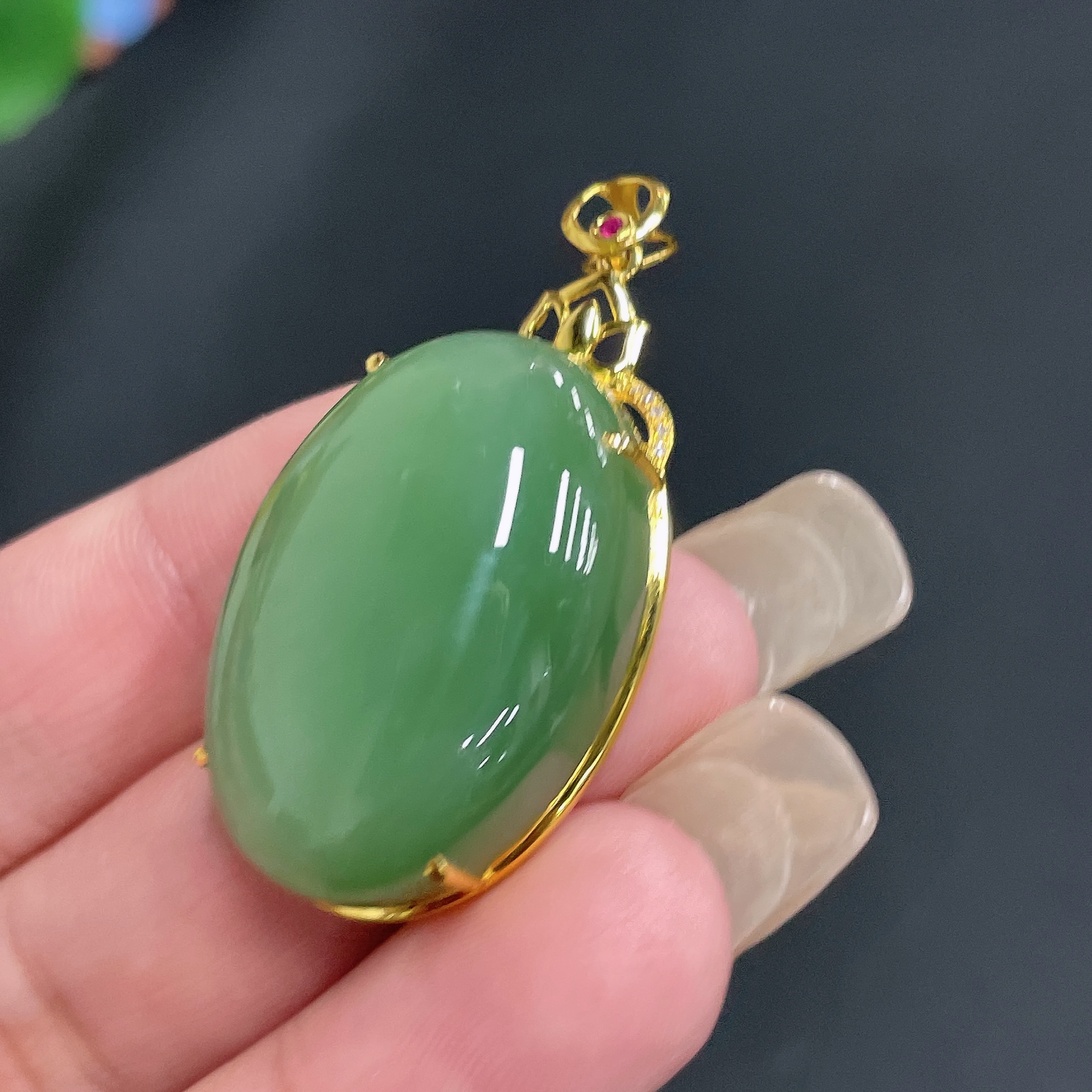 H23608744 Hetian Jade Cabochon Pendant with 18K Gold Setting, Total Weight Approx. 11.6g