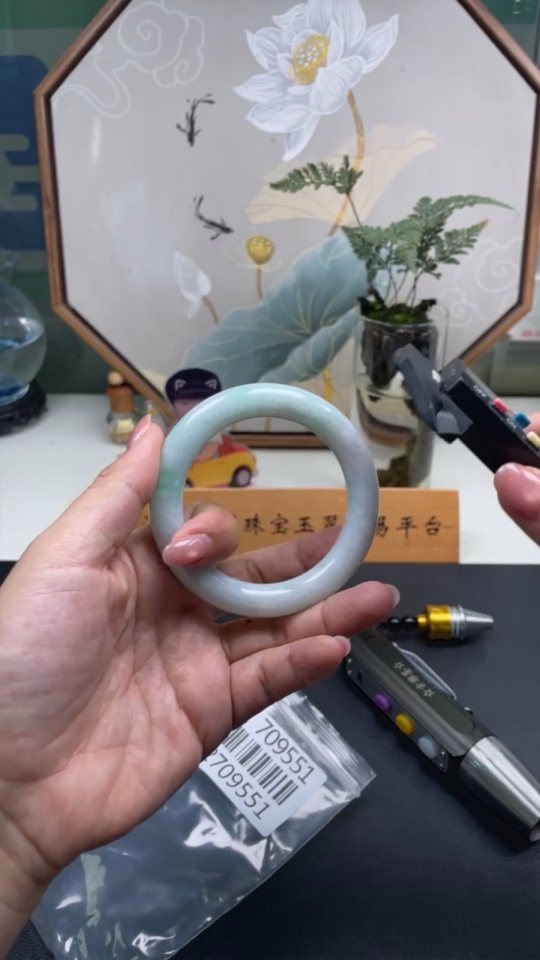 F32709551 JadeiteRound Bangle, 57.4 Inner Diameter, Approx. 77.6g Total Weight