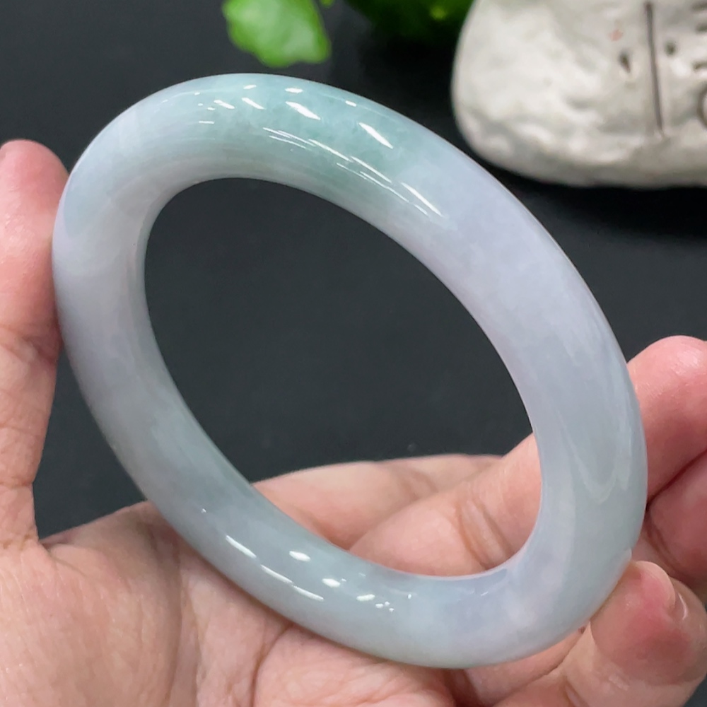 F34019696 Jadeite Round Bangle Total Weight about 70.65g Size 57.7