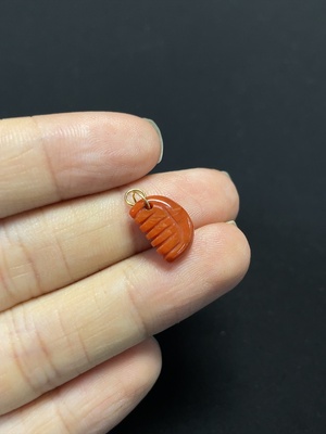 C46535624 南红玛瑙挂件 18k金 可见有机物 货品总重约0.53g