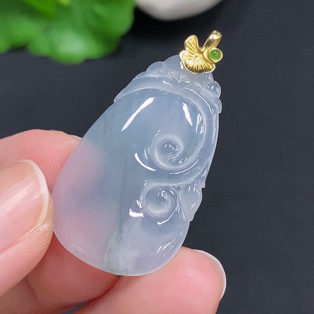 F30555199 Jadeite Ruyi Pendant with 18K Gold Bail, Total Weight Approximately 3.8g