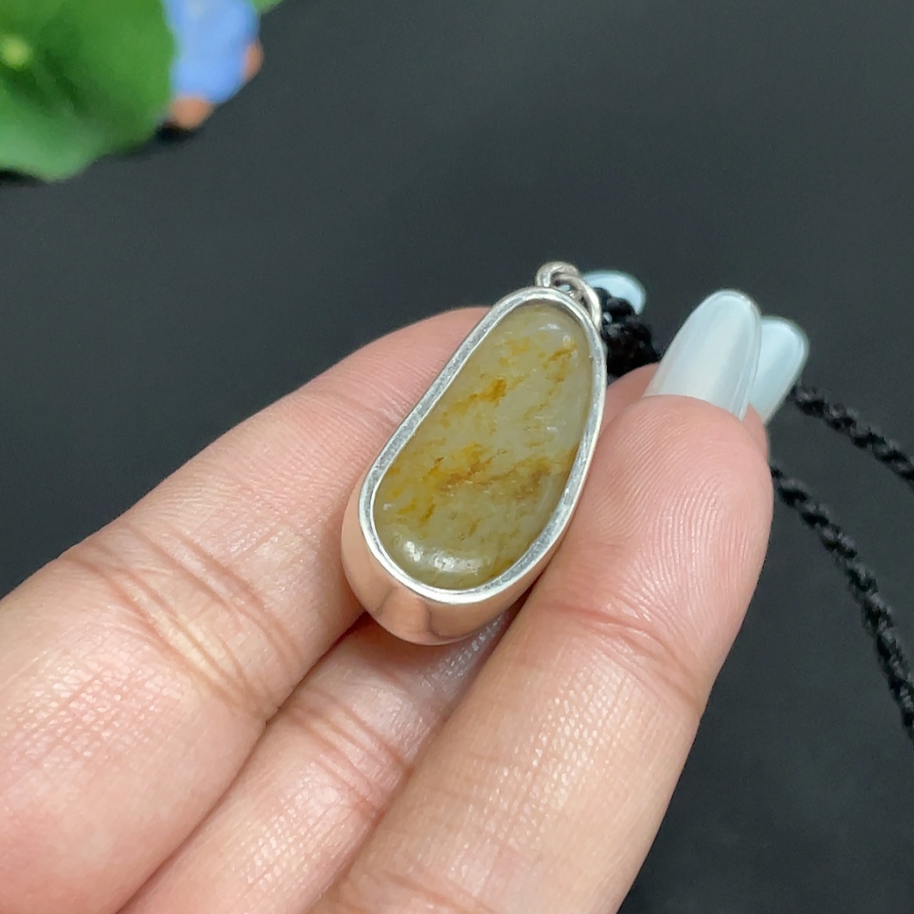 H31598870 Hetian Jade Inlaid Pendant