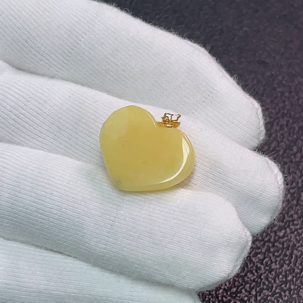 C33852187 18K Amber Pendant, Total Weight Approx. 1.24g