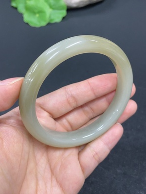 H42953920 和田玉正圈手镯    圈口59.4    货品总重约49g
