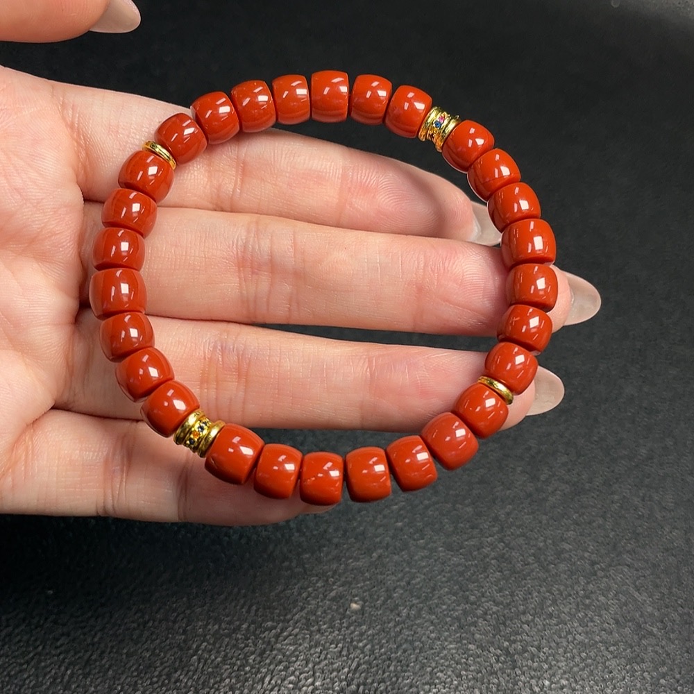 C33920912 South Red Agate Bracelet Non-Gold Visible Organic Matter Total Weight About 18.37g Size Approx. 7.3mm