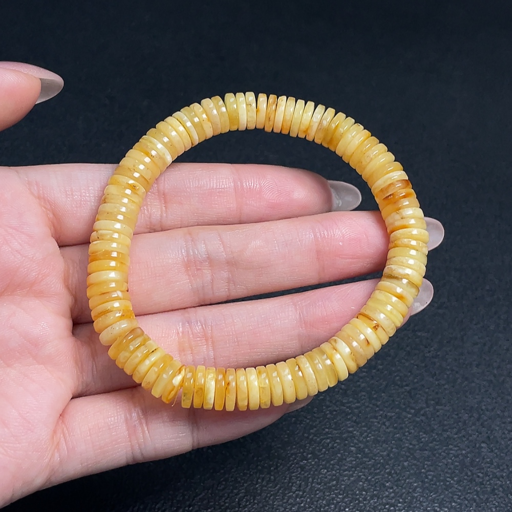C32744792 Amber Beeswax Bracelet Total Weight About 8.91g Size About 8.1mm