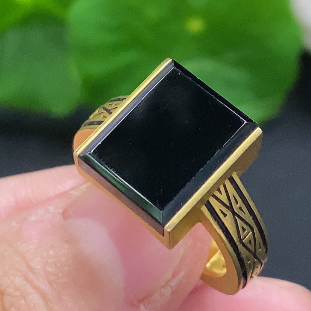 F33932430 Jadeite and 18K Gold Mounted Ring Size 17 Total Weight Approx. 8.4g