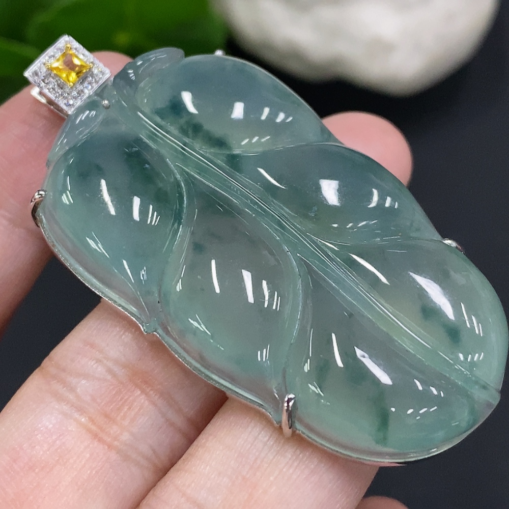 F34069778 Jadeite Leaf Inlay Pendant