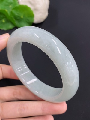 F42976256 翡翠正圈手镯 货品总重量约95克 圈口59