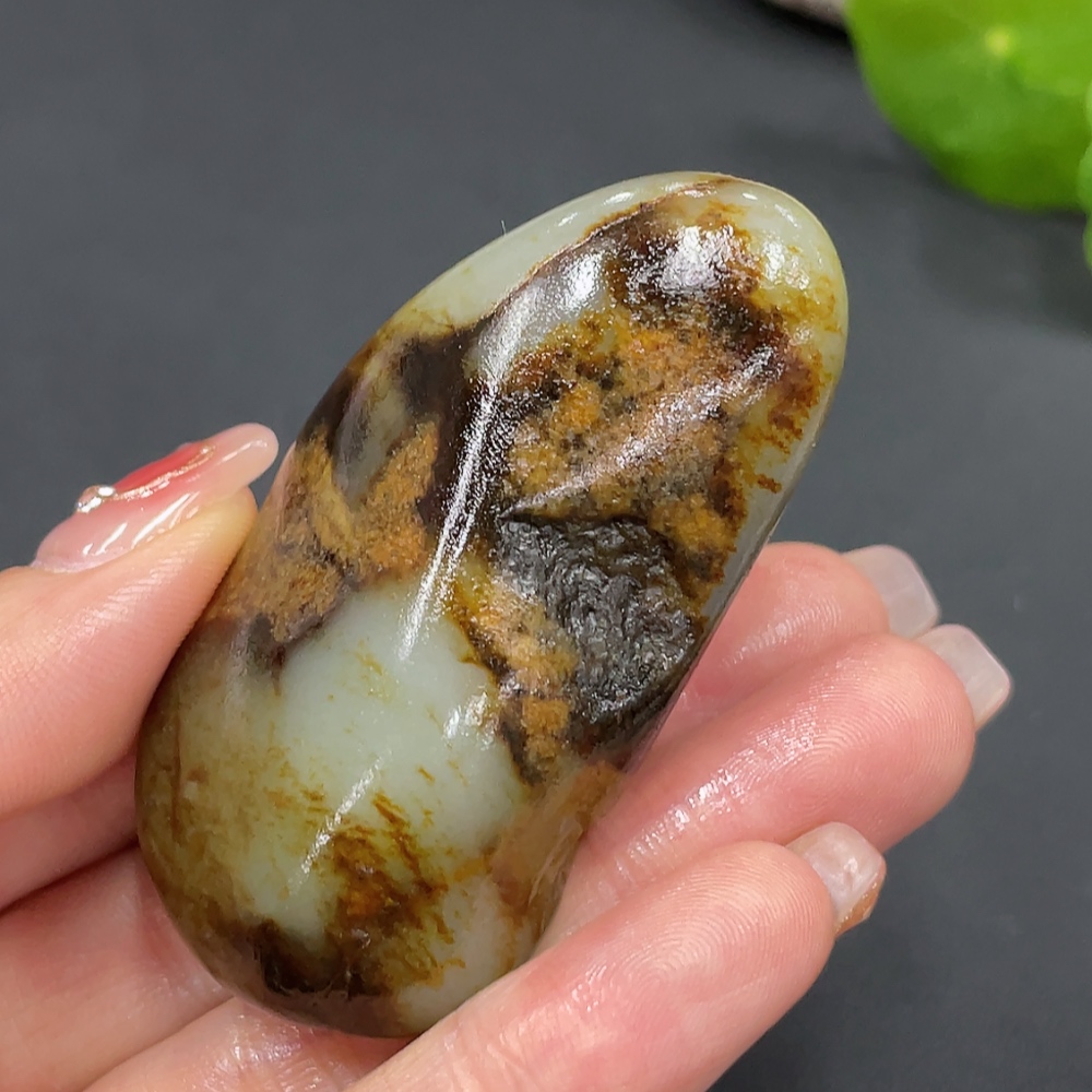 H23656252 Hetian Jade, undetermined cause of skin color, total weight about 68.2g