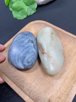 H42954149 和田玉        货品总重约220g      皮色成因未定    含其他矿物成份