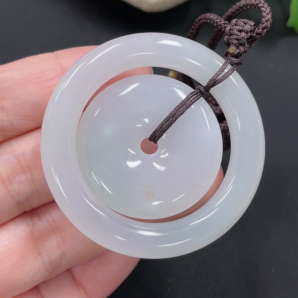 F27138508 Jadeite Mother-and-Child Button Pendant