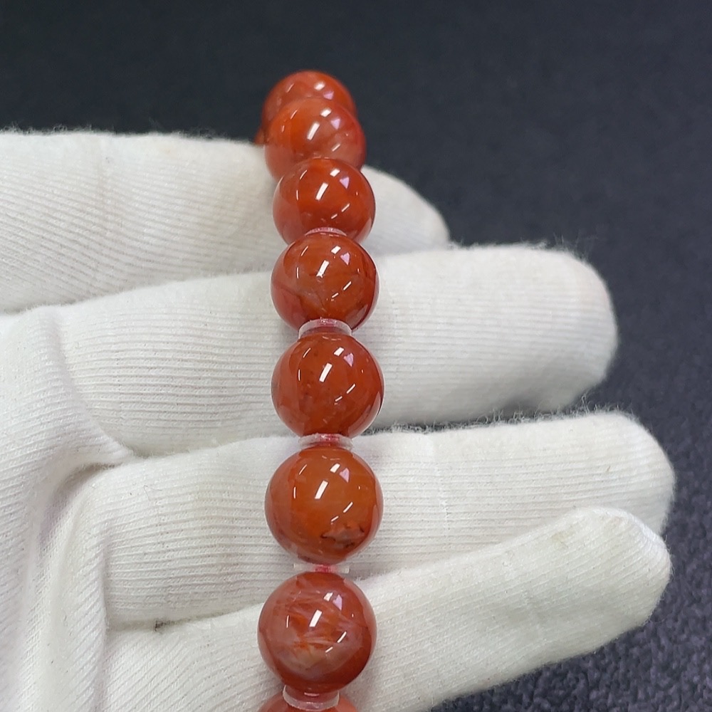 C31578315 South Red Agate Bracelet approx. 10.9mm total weight approx. 36.95g visible organic matter