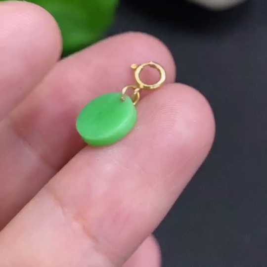 F34022754 Jadeite Plain Pendant with 18K Gold Buckle Total Weight Approx. 0.4g