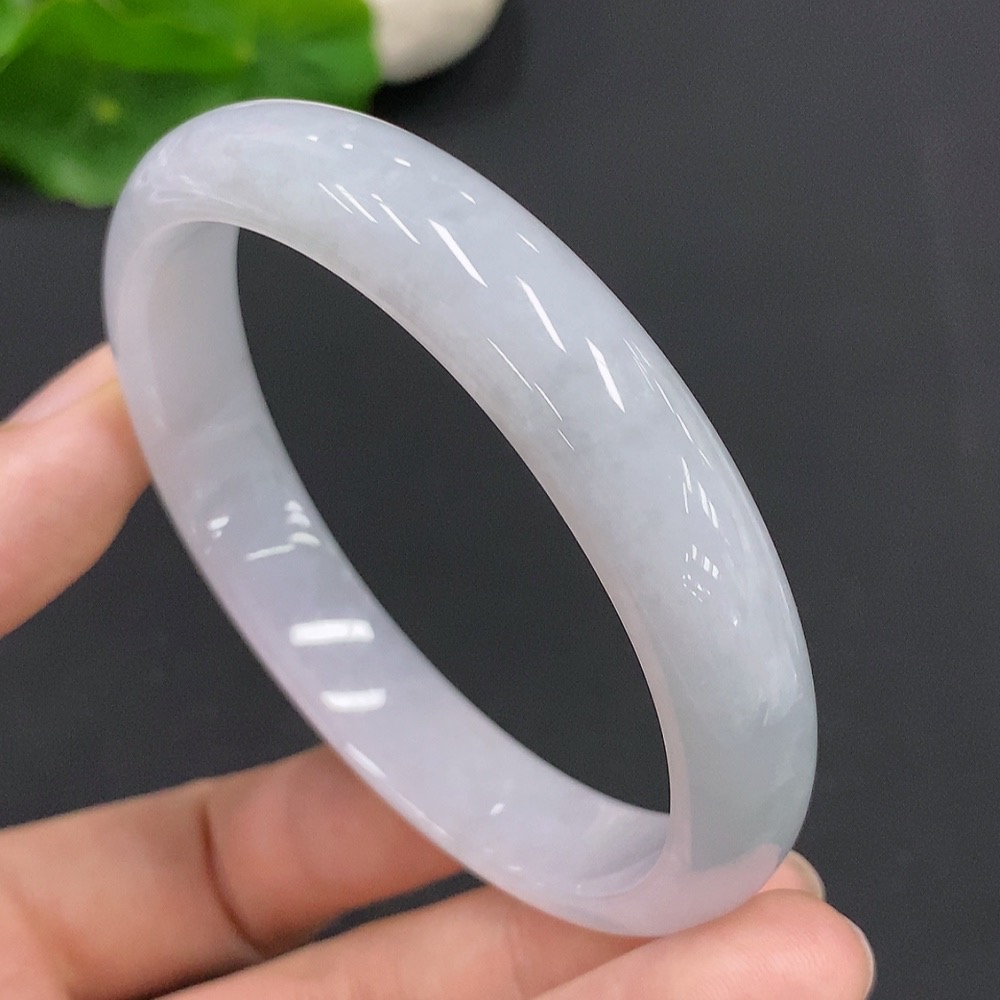 F29364601 Jadeite regular bangle (Total weight: approx. 40.1g, Inner diameter: 58)