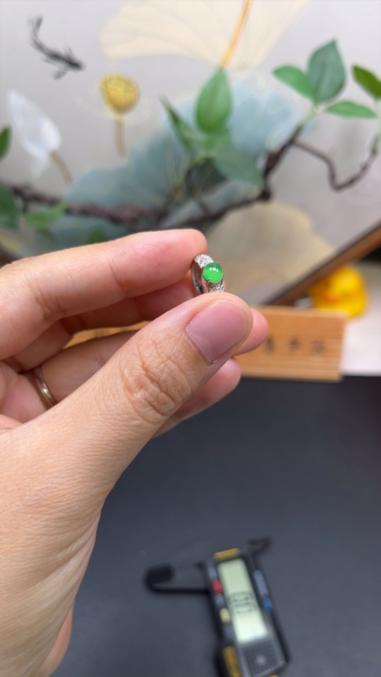 F33942207 Jadeite Cabochon Ring 18k Gold Total Weight Approx. 2.5g Size 16 Accented with Diamonds